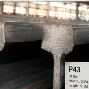 Thép ray P43 xếp trong kho công nghiệp